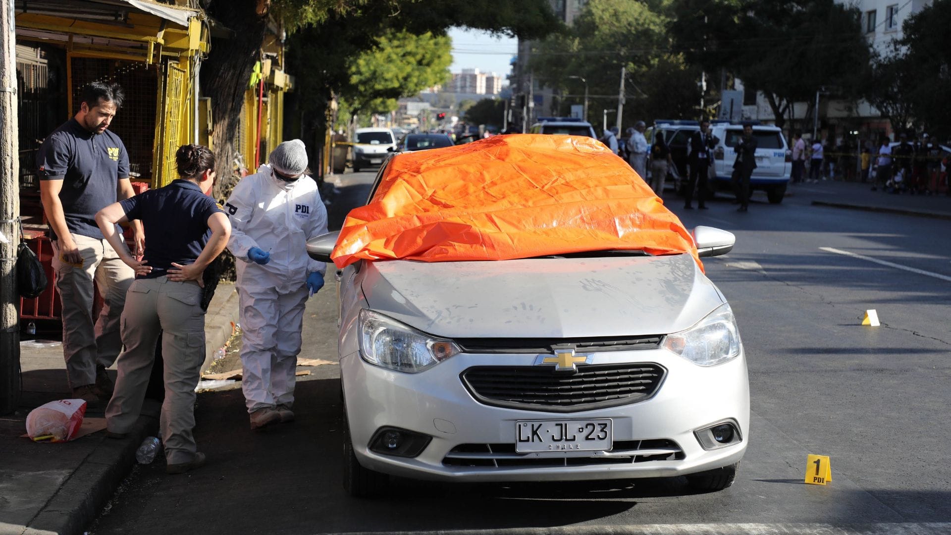Desconocidos asesinan a tiros a hombre al interior de su vehículo en el Barrio Franklin