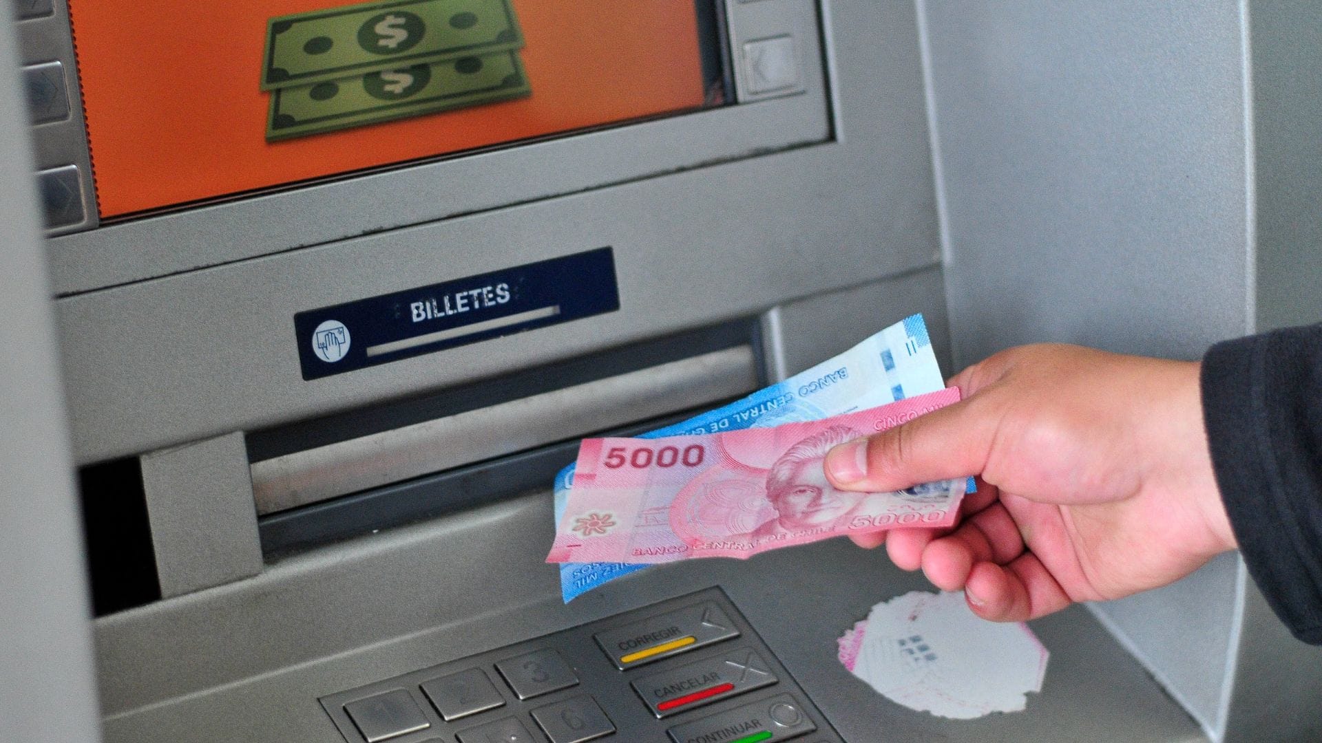 Banca chilena ganó inéditos 6 mil millones de dólares en 2022 gracias a la inflación