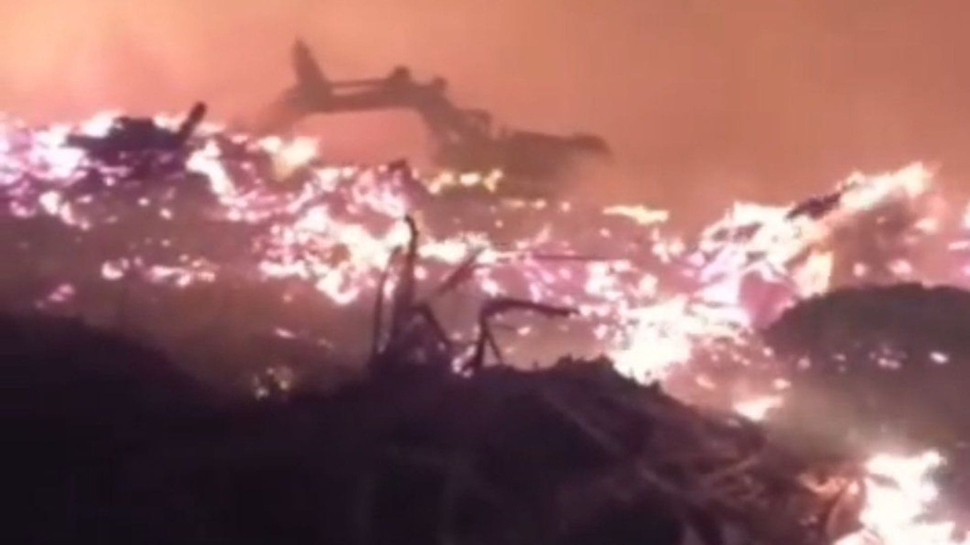 Encapuchados quemaron cinco maquinarias en La Araucanía: Provocó un incendio forestal