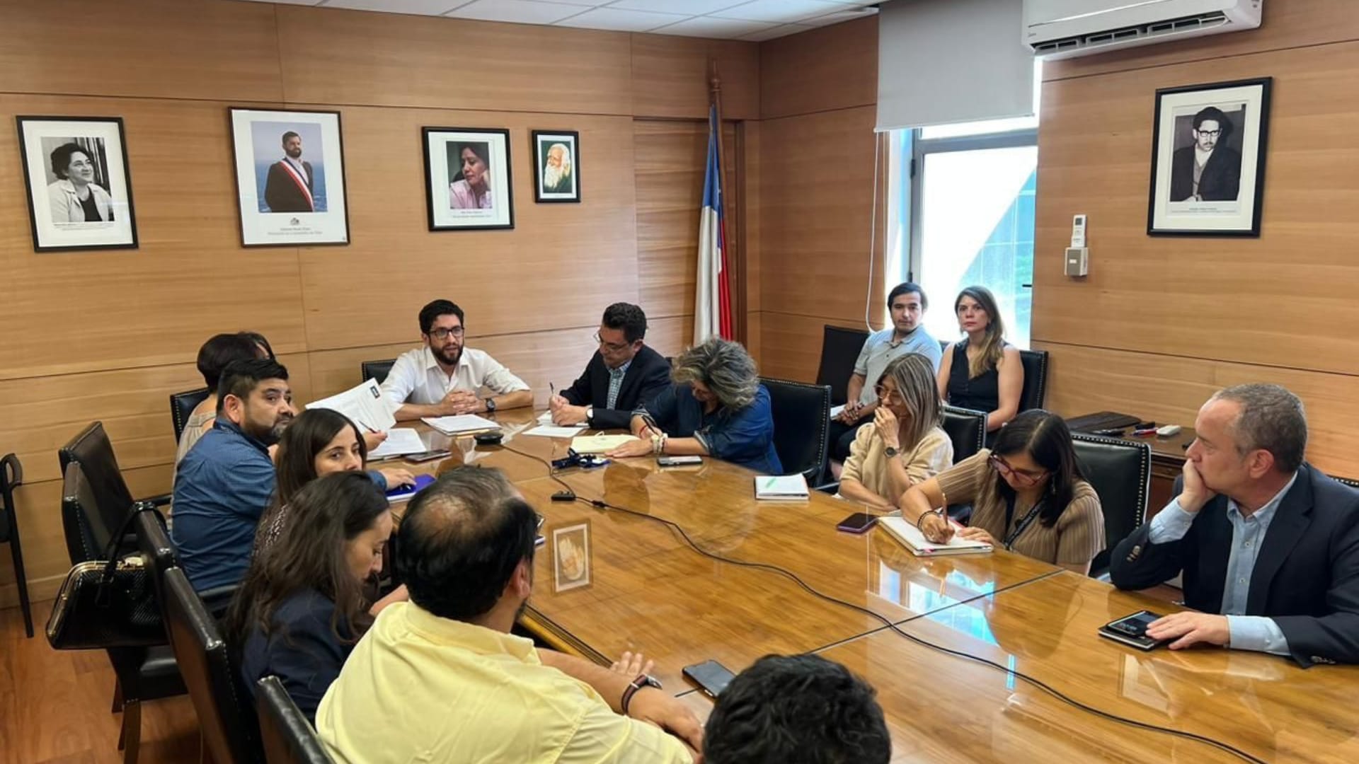 Ministerio del Trabajo coordina ayudas en regiones afectadas por incendios forestales