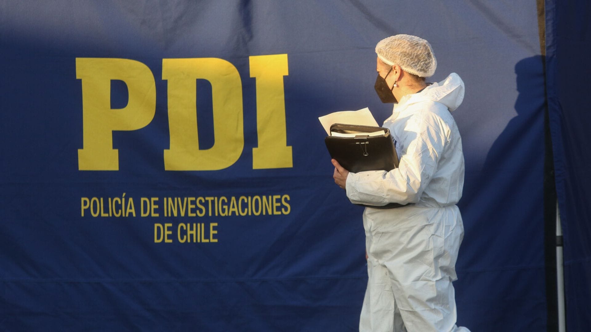 Encuentran cuerpo de hombre de 62 años en el antejardín de una casa en El Quisco