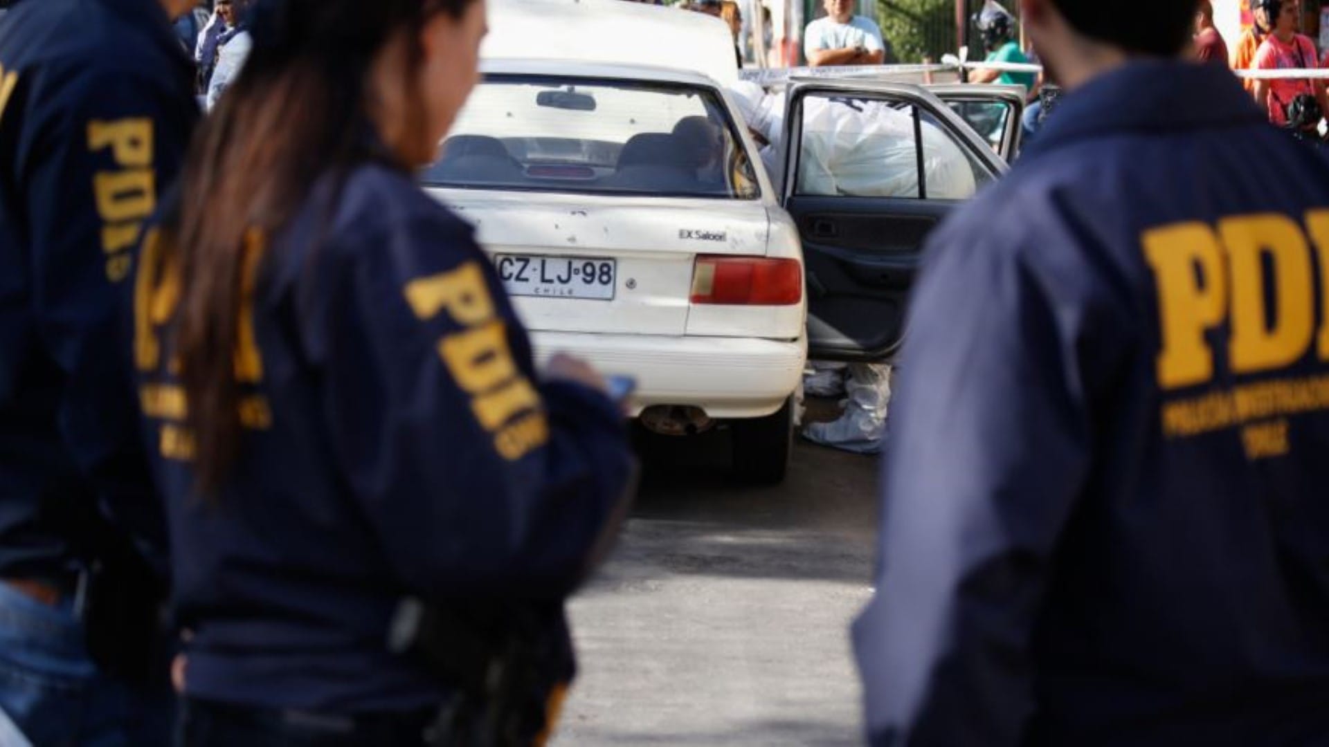 Pareja fue atacada mientras estaban en un auto en Coronel: Mujer murió y el hombre está grave
