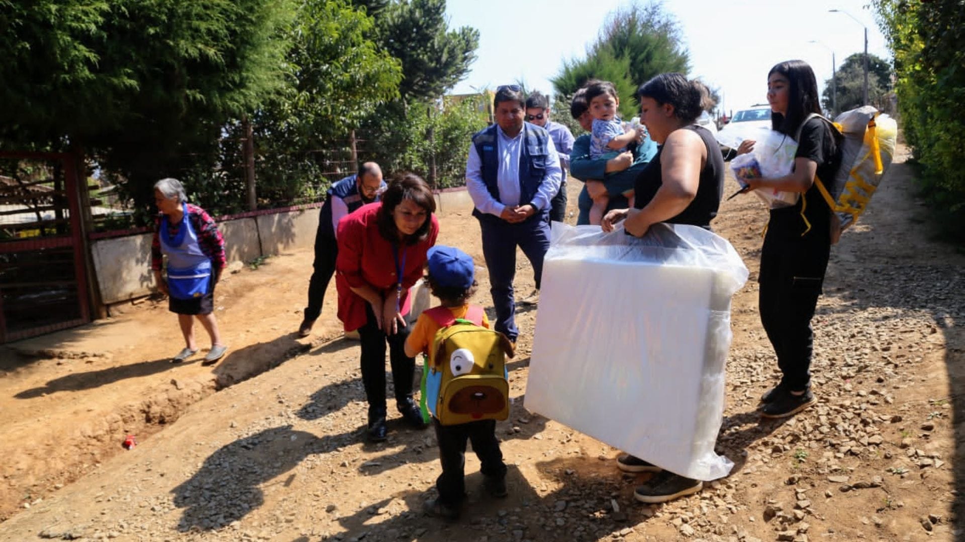 Entregan “Pack Buen Dormir” a niños de familias afectadas por los incendios en el Biobío