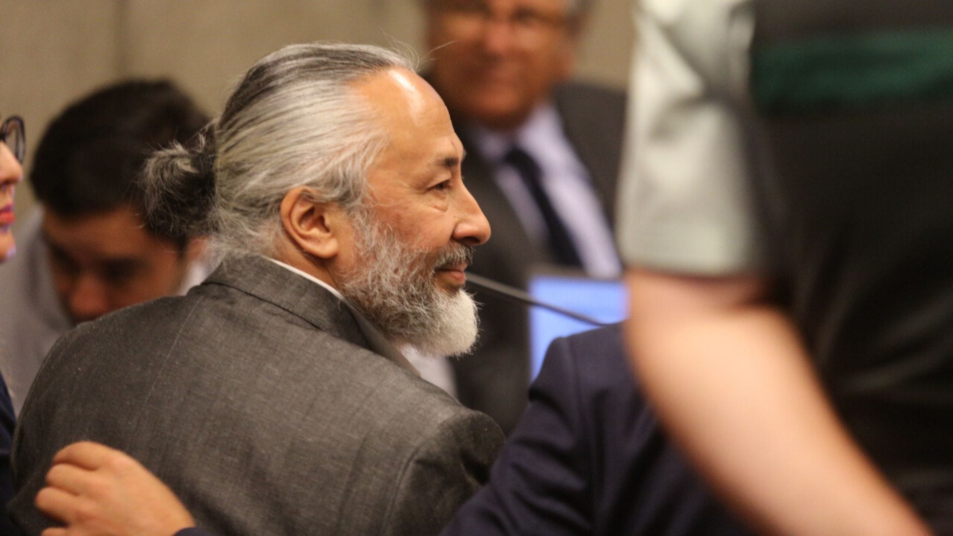 En libertad y con arraigo nacional quedó Parived tras ser formalizado por caso relojes