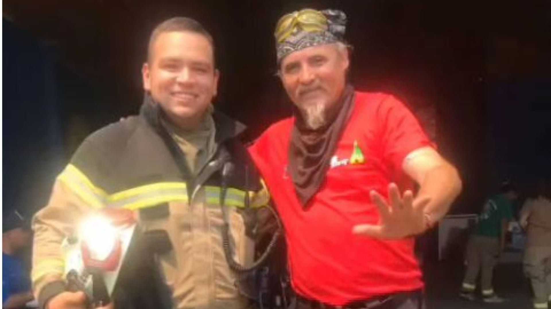 “Siempre hay que dejarlo todo”: Paul Vásquez llegó a Quillón para combatir los incendios
