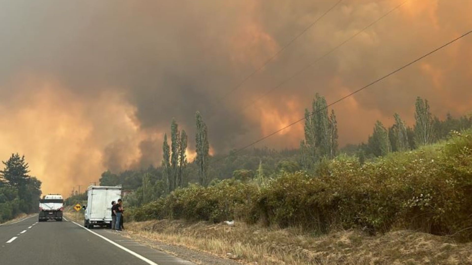 Confirman cuatro personas fallecidas por avance del incendio forestal en Santa Juana