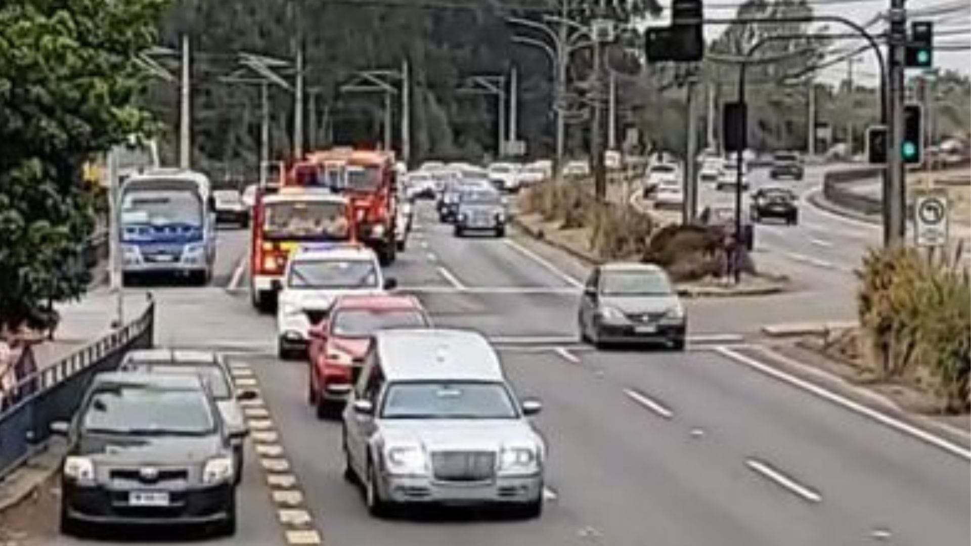 Bomberos acompañan cortejo fúnebre para despedir a voluntaria que murió en Santa Juana