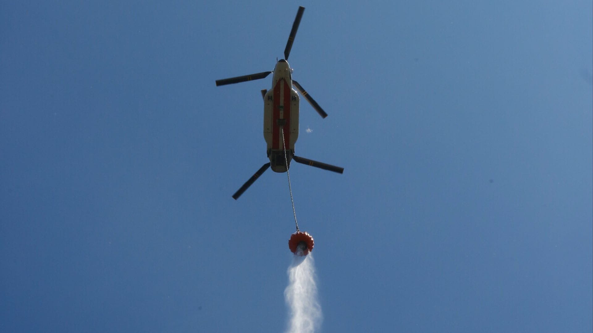 Helicópteros presentan dificultades para volar y combatir incendios en el Biobío
