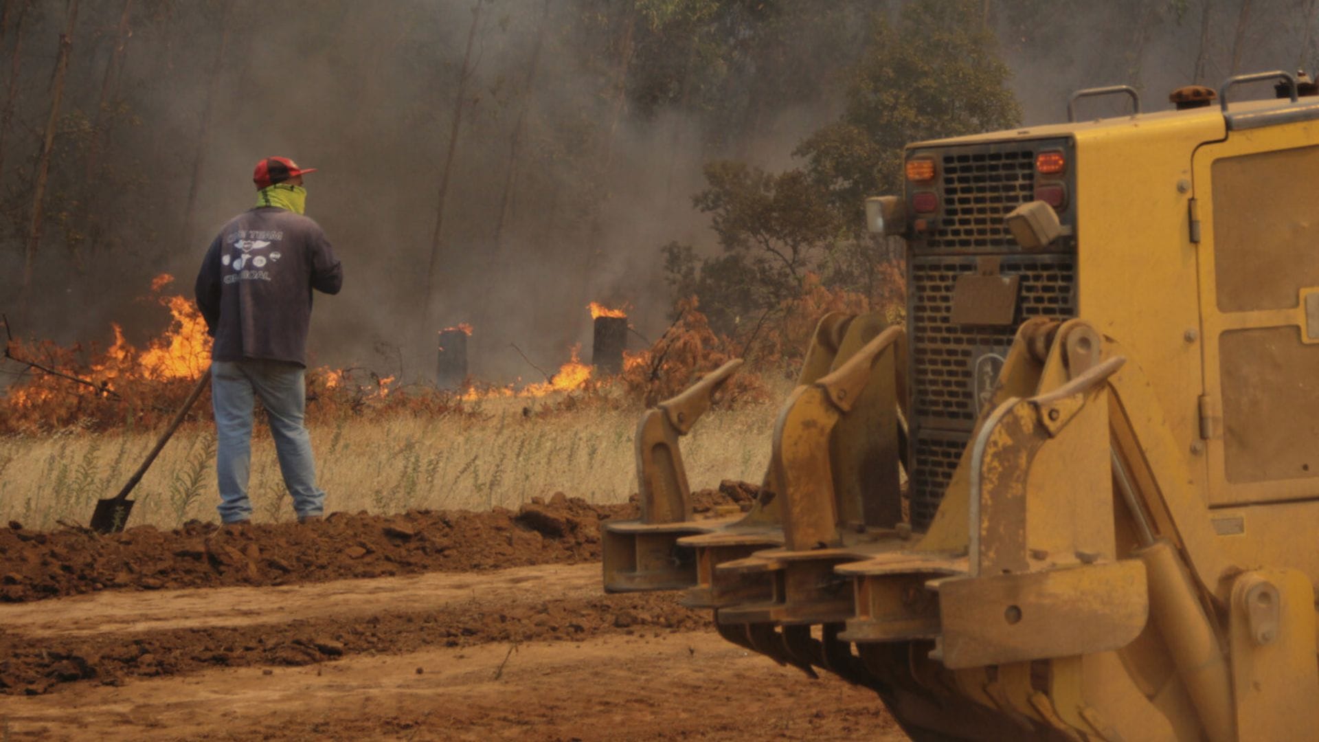 Gobierno autorizó decreto que permite requisar herramientas y agua para combatir incendios