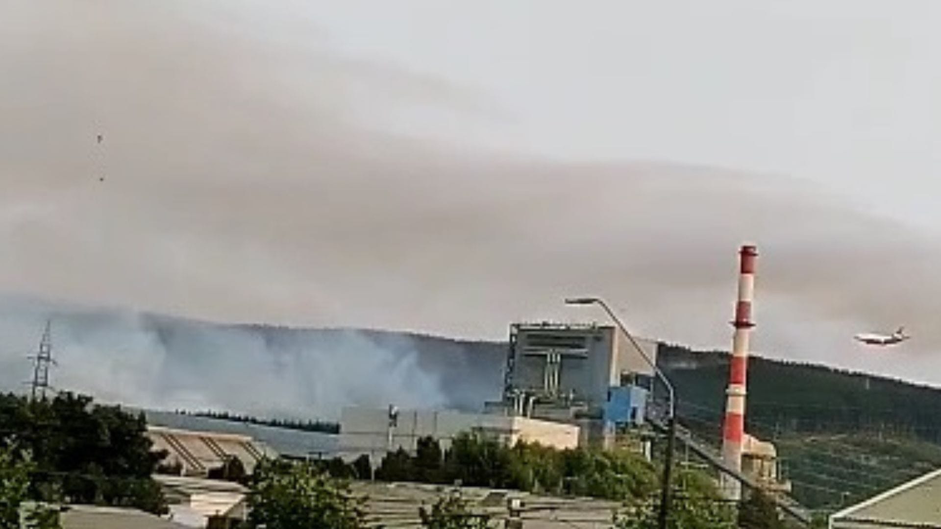 Vecinos denuncian supuestos incumplimientos por Ley de Incendios a Termoeléctrica Colbún; Empresa niega acusaciones