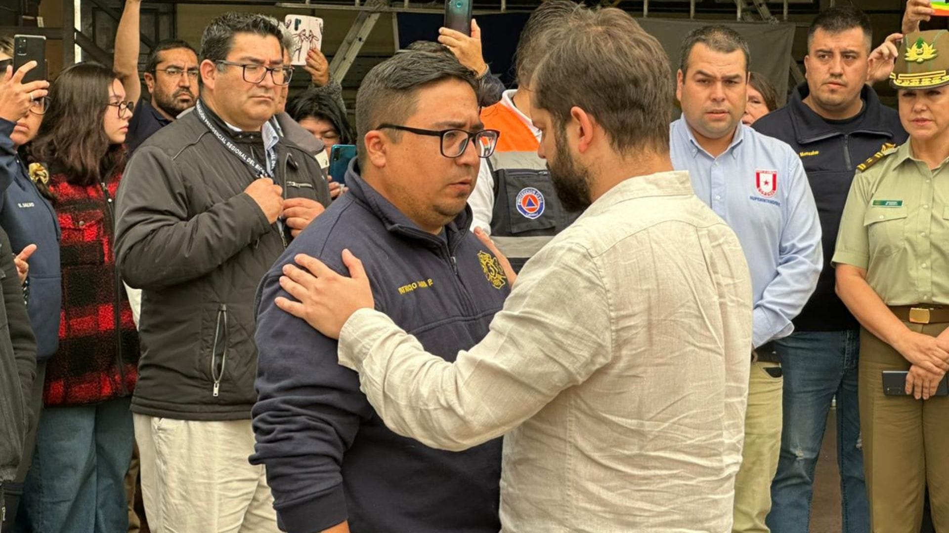 Presidente Boric llegó a Coronel para despedir a voluntaria de Bomberos que murió en Santa Juana