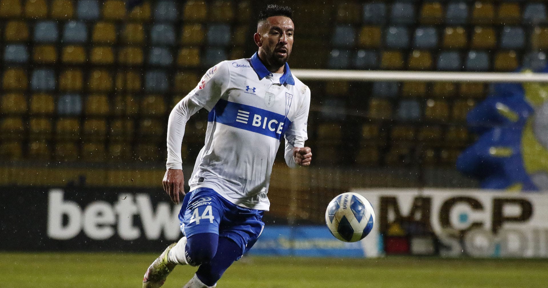 Mauricio Isla pasa un mal momento en la Universidad Católica