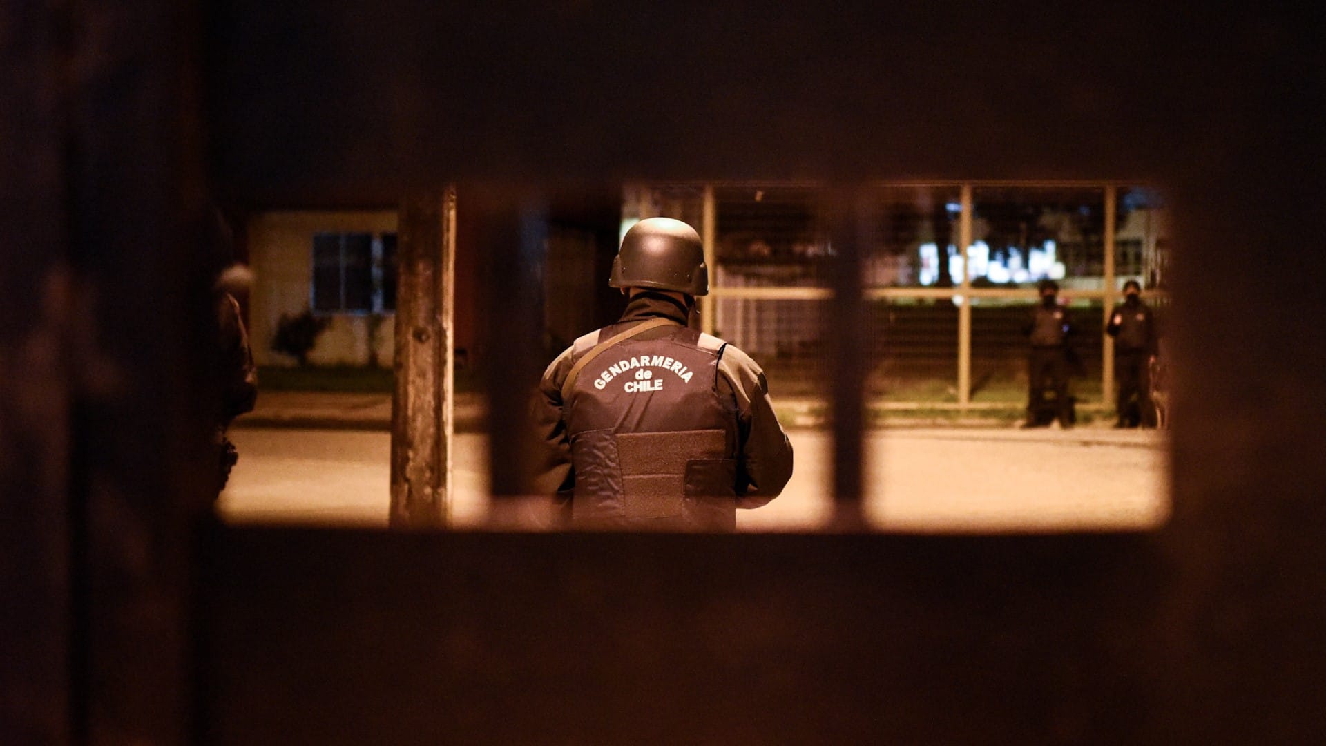 Gendarmes desmienten acusación de golpiza al imputado de matar a carabinero en Concepción
