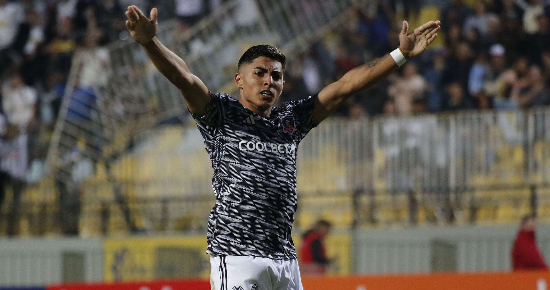 Colo Colo aplica un duro castigo por la grave conducta de Jordhy Thompson