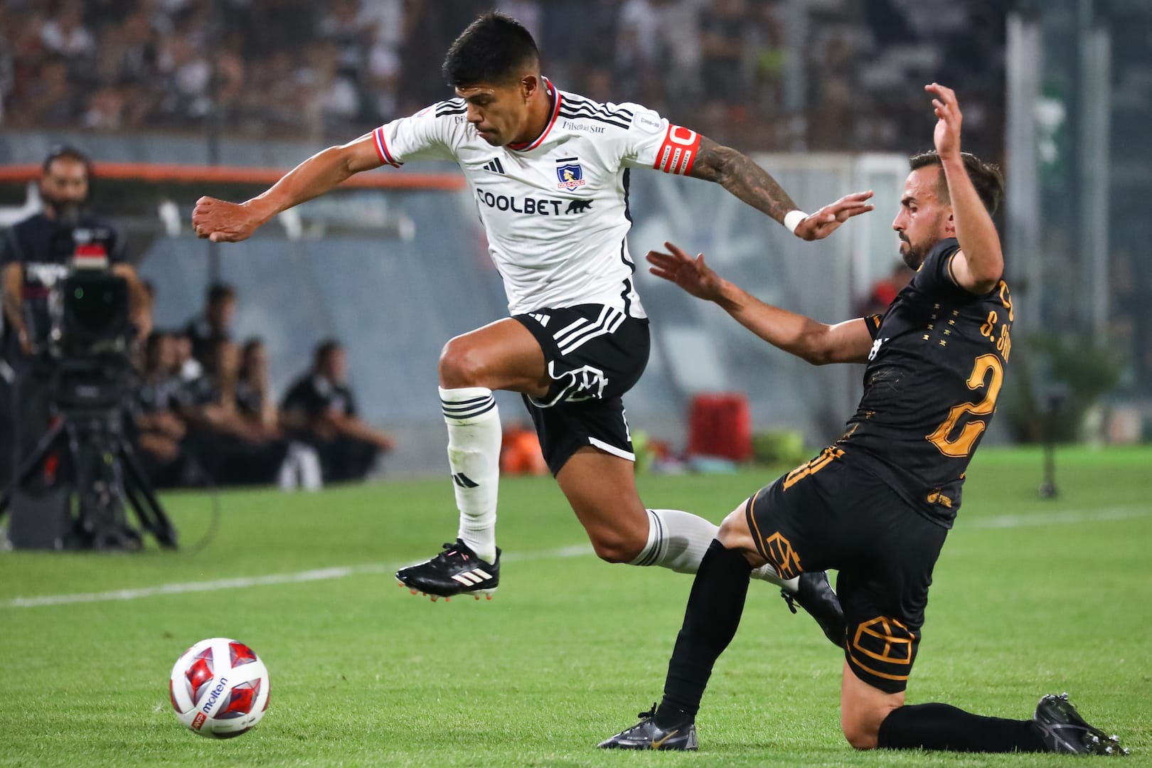 La rabia del plantel de Colo Colo por el pésimo estado de la cancha del Estadio Monumental
