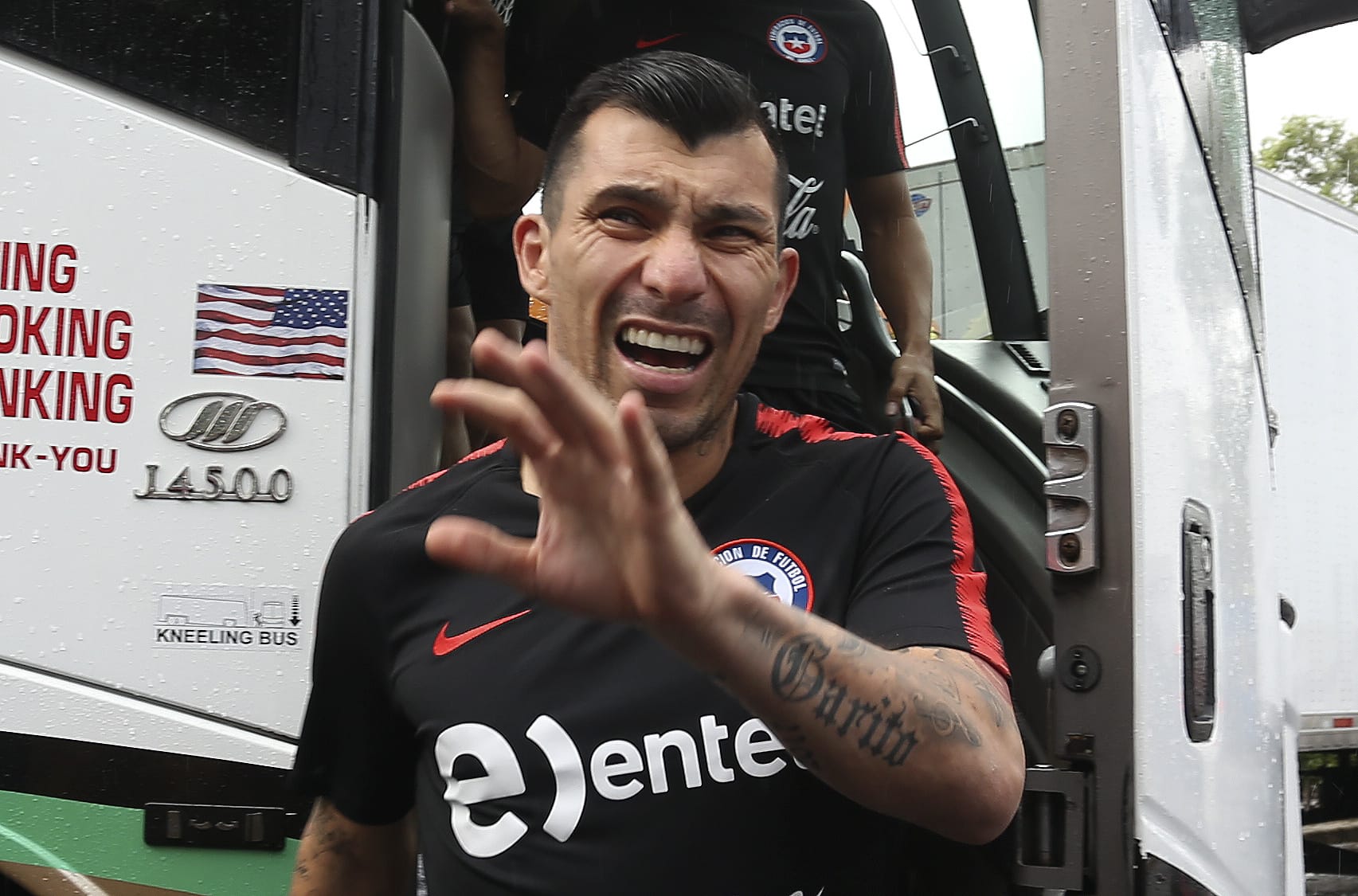 Joven realiza una dura acusación en contra de Gary Medel: ” Me amenazo con difundir mis videos íntimos”