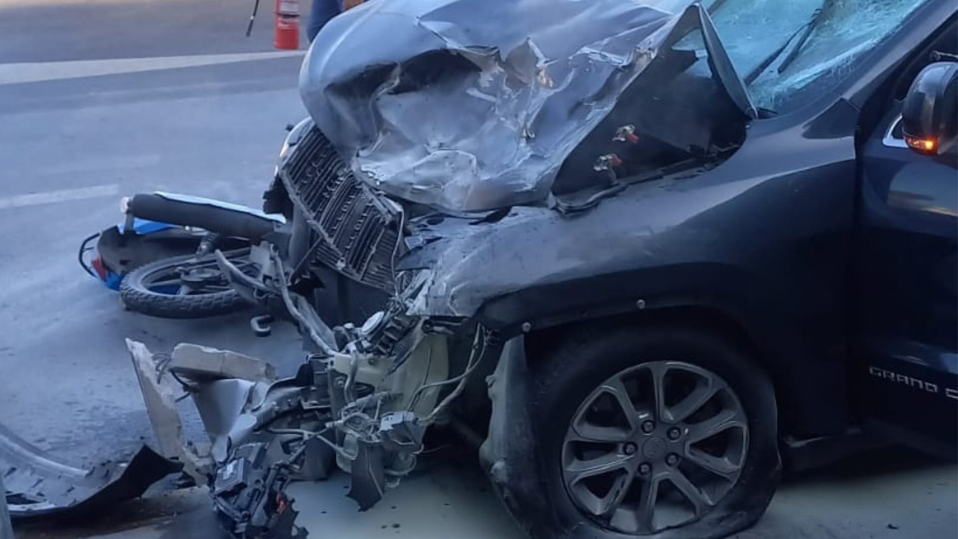 Motociclista y acompañante mueren tras chocar con vehículo en cercanías del Reloj de Flores en Viña del Mar