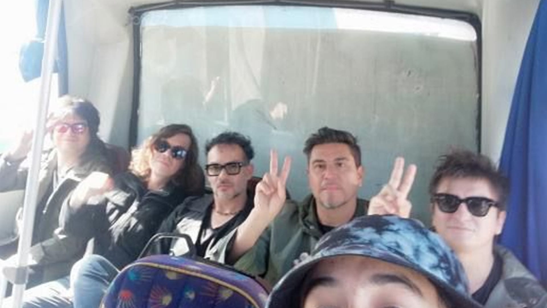 Pasajeros boquiabiertos: ¡Los Bunkers causan furor recorriendo Talcahuano en micro!