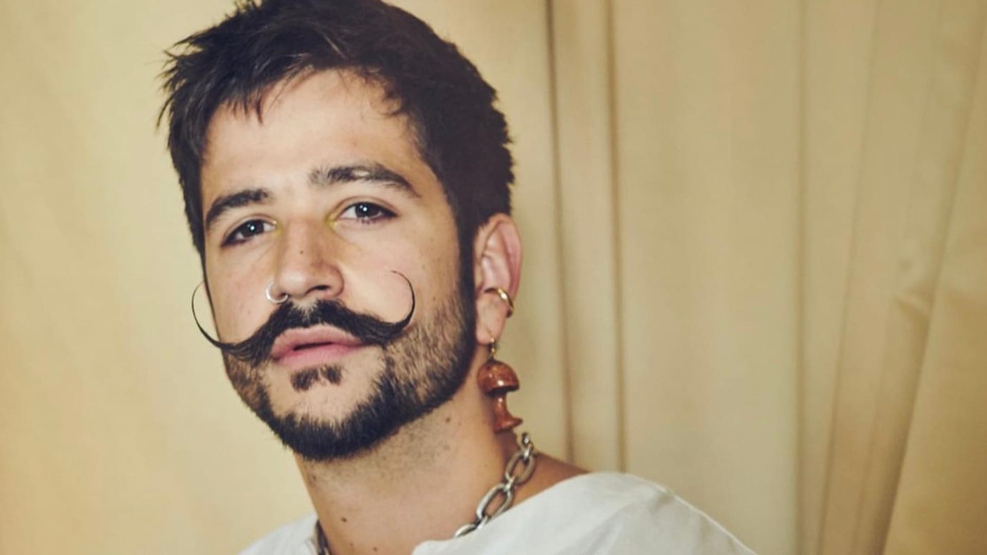 “¡Ya quiero regresar!”: Camilo sorprendió a sus fanáticos tras compartir registro tocando instrumento chileno