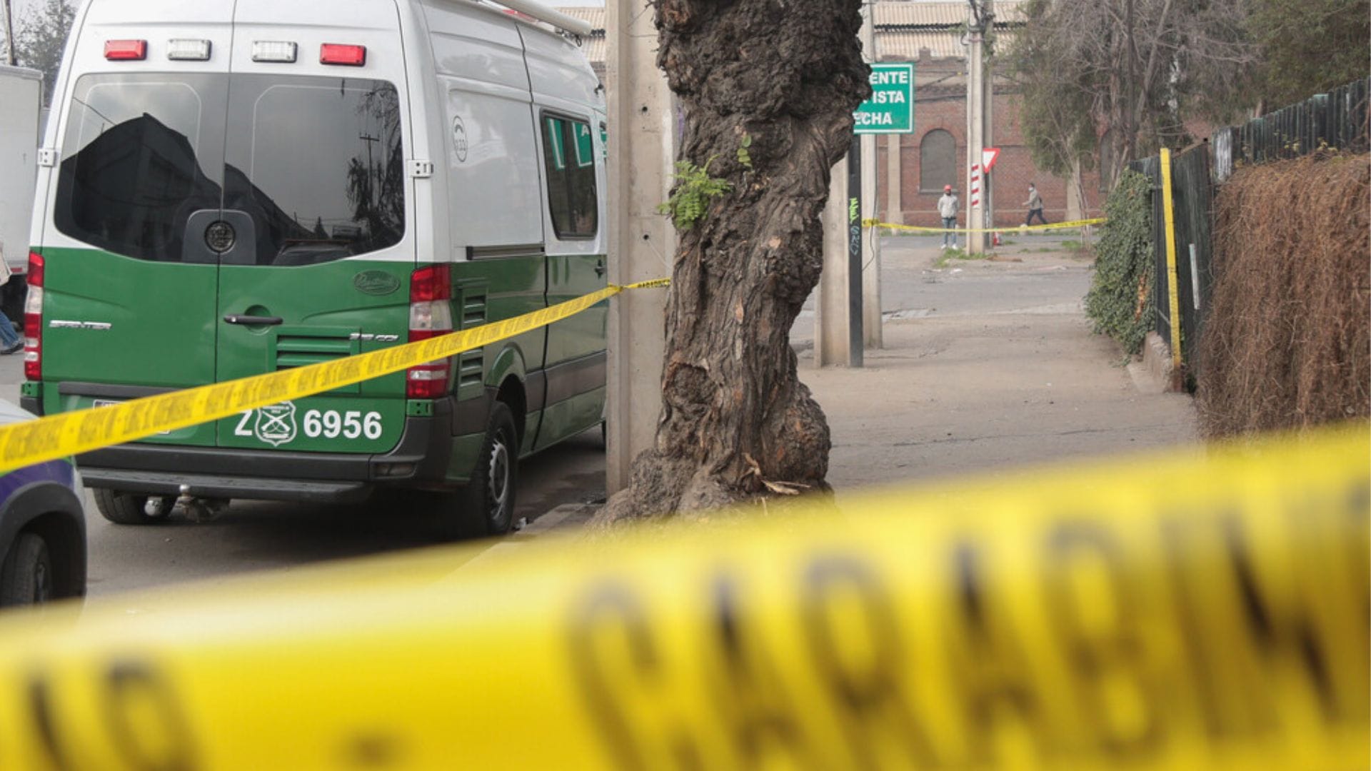 Hombre fue baleado en el cuello en Santiago: Sujetos lo abordaron a la salida de cité