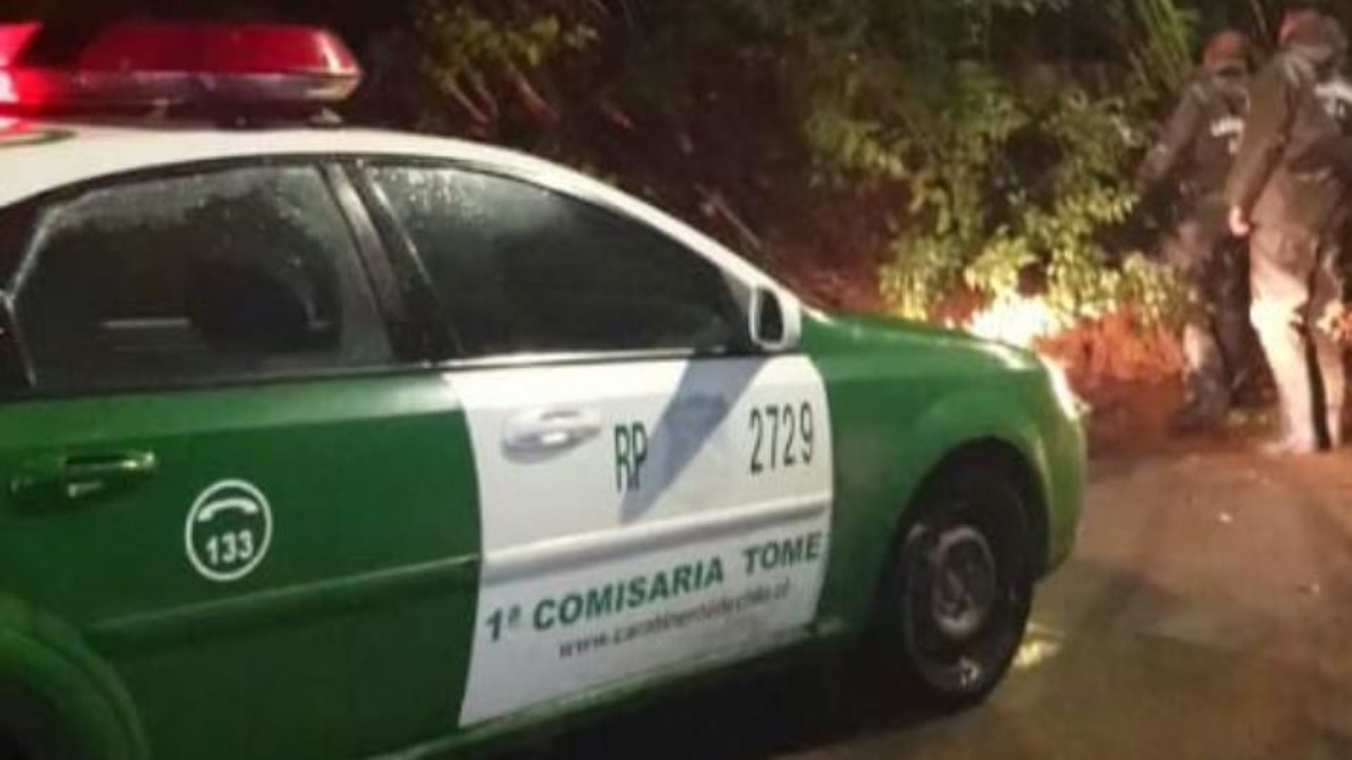Carabineros de Tomé fueron atacados a tiros en ruta hacia Concepción: Tipo huyó por un bosque