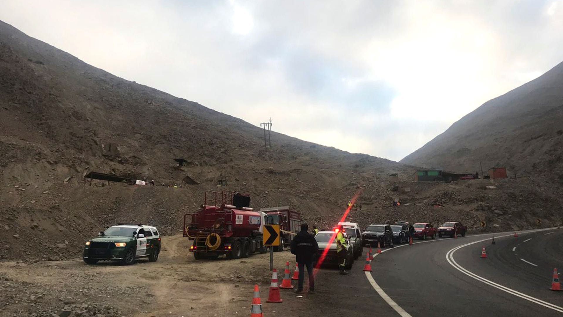 Punta Arenas: Realizan rescate aéreo de excursionistas extraviados en el monte Tarn