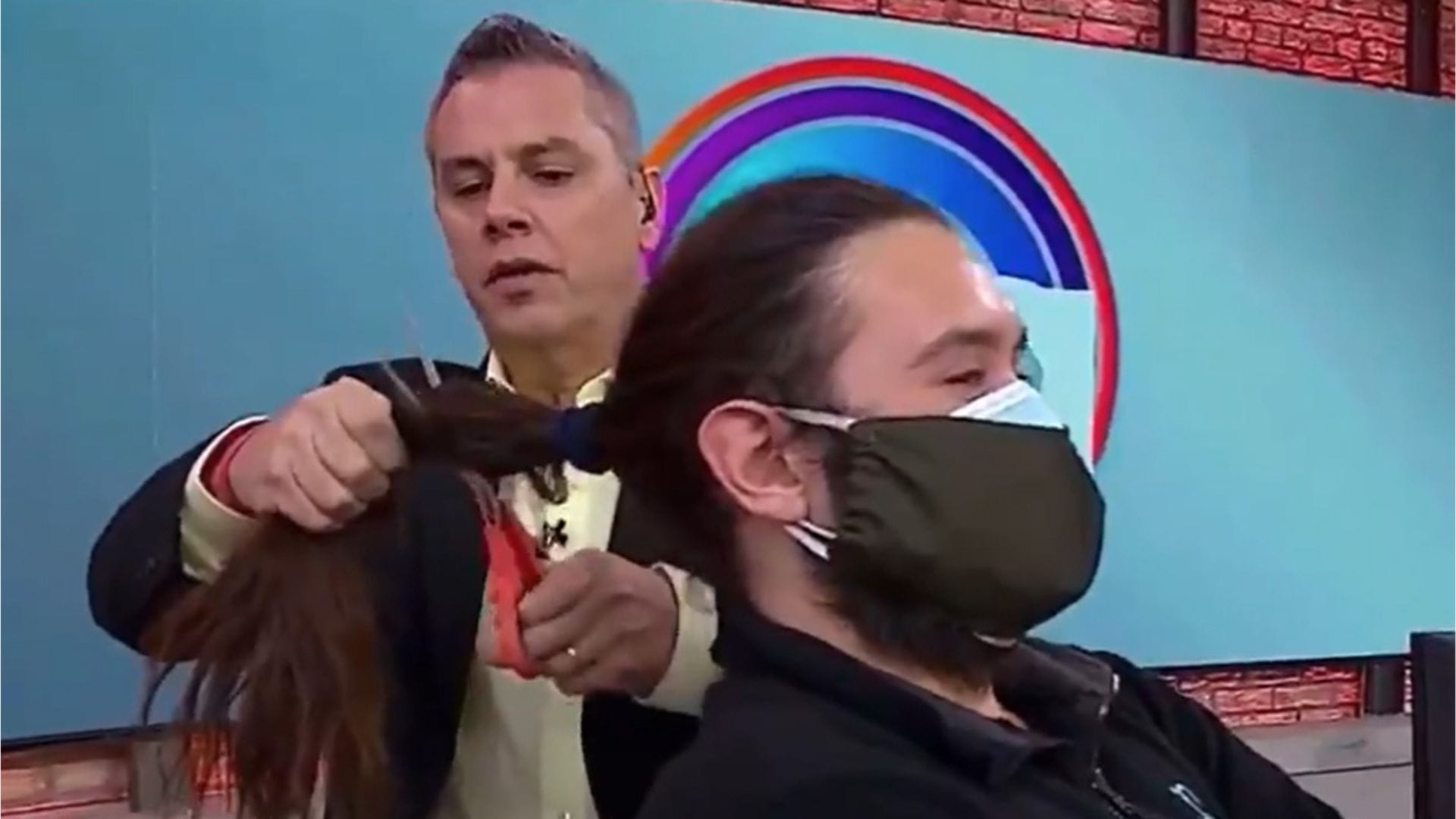 José Miguel Viñuela se refirió a su colega “doble estándar” tras polémica de corte de pelo a camarógrafo