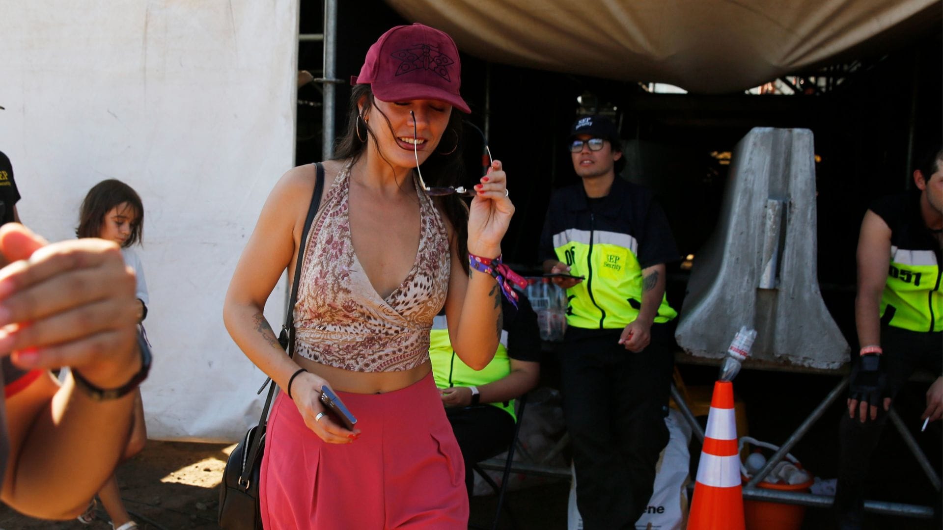El paso de la Ministra Vallejo por Lollapalooza 2023: Fue captada apoyando a su esposo