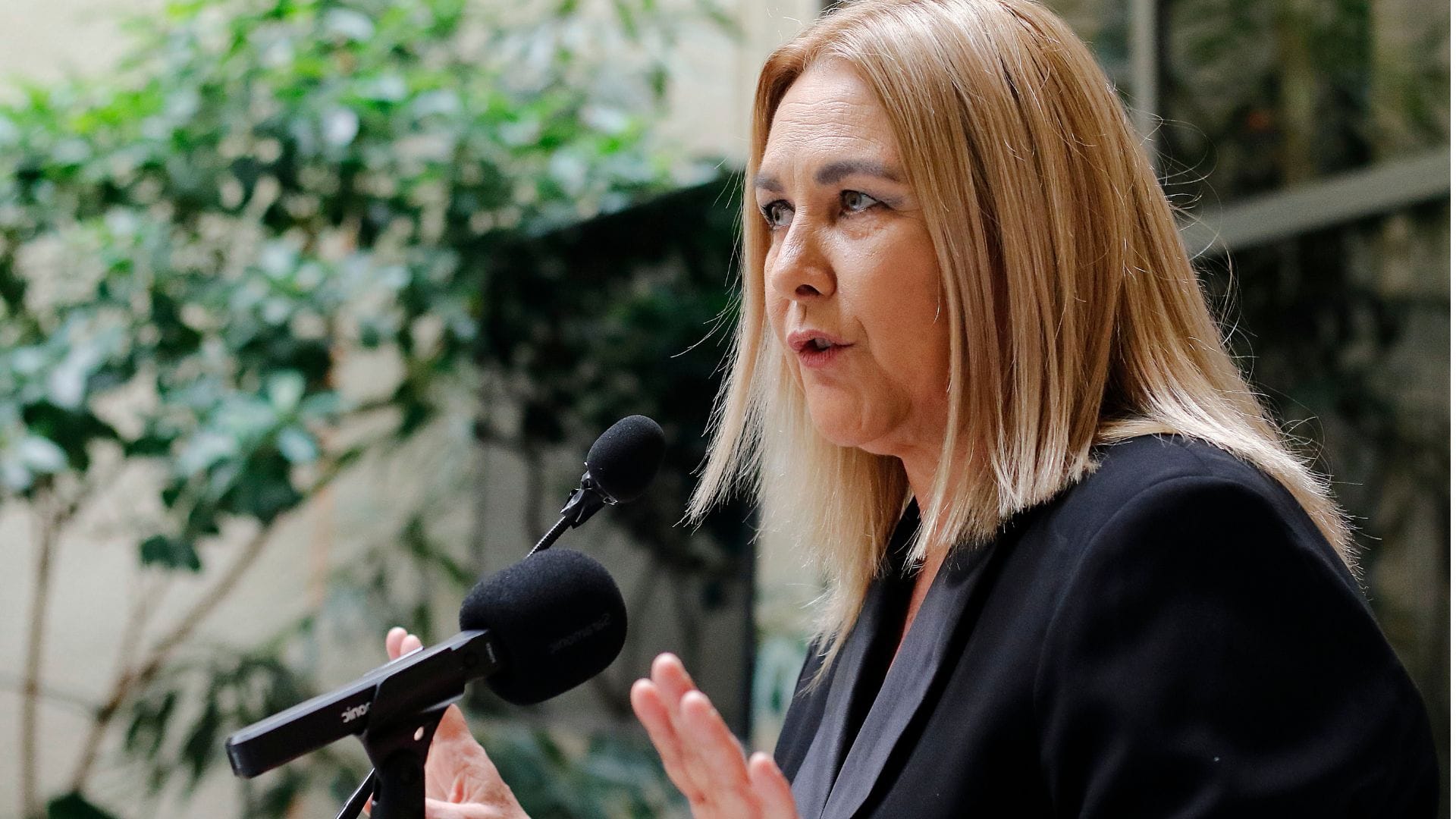 “La gente tiene hambre y no puede pagar las cuentas”: La defensa de Pamela Jiles ante sexto retiro