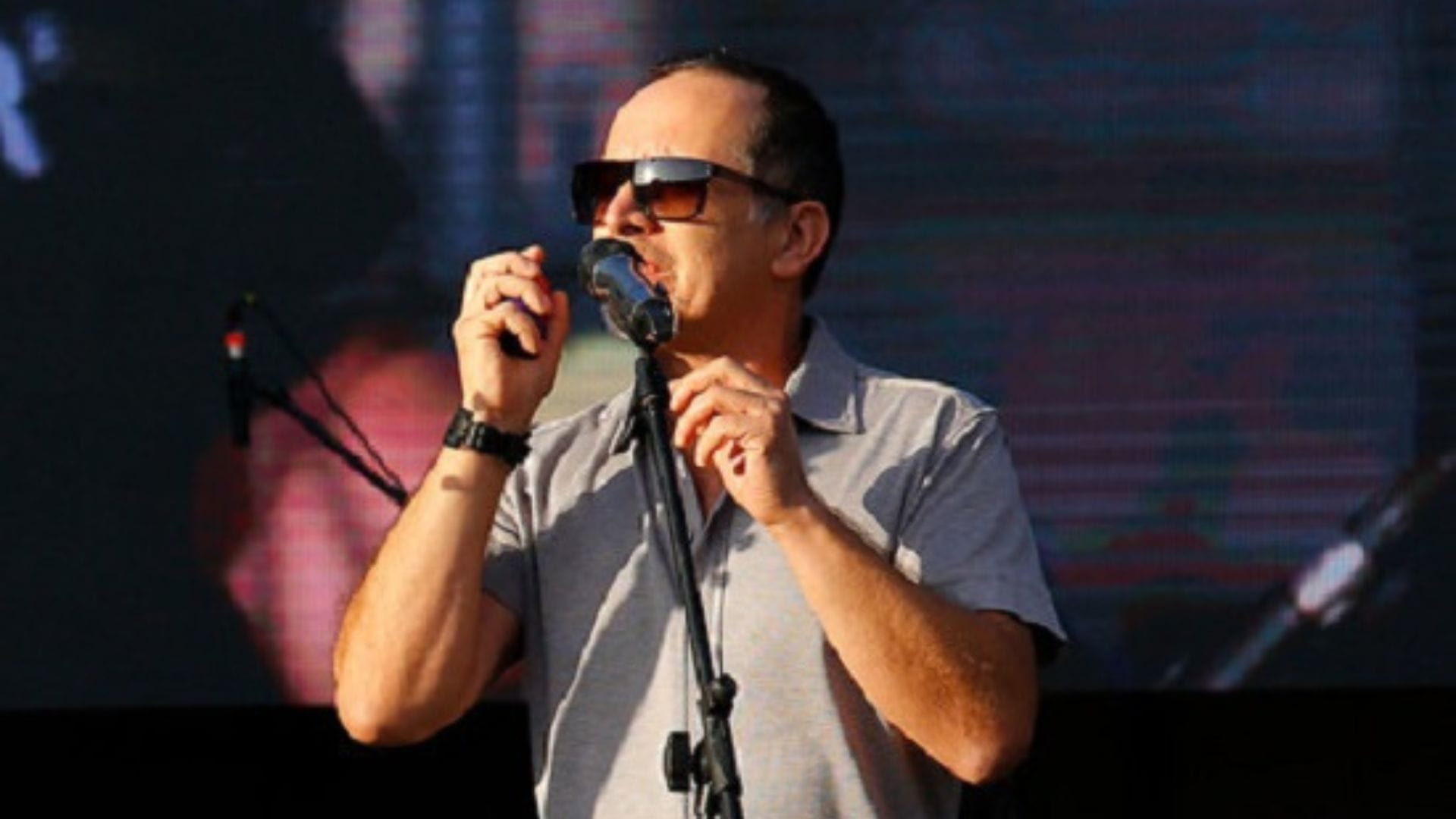 Un “prisionero” en Lollapalooza: Captan a Miguel Tapia tocando con jóvenes de Escuelas de Rock