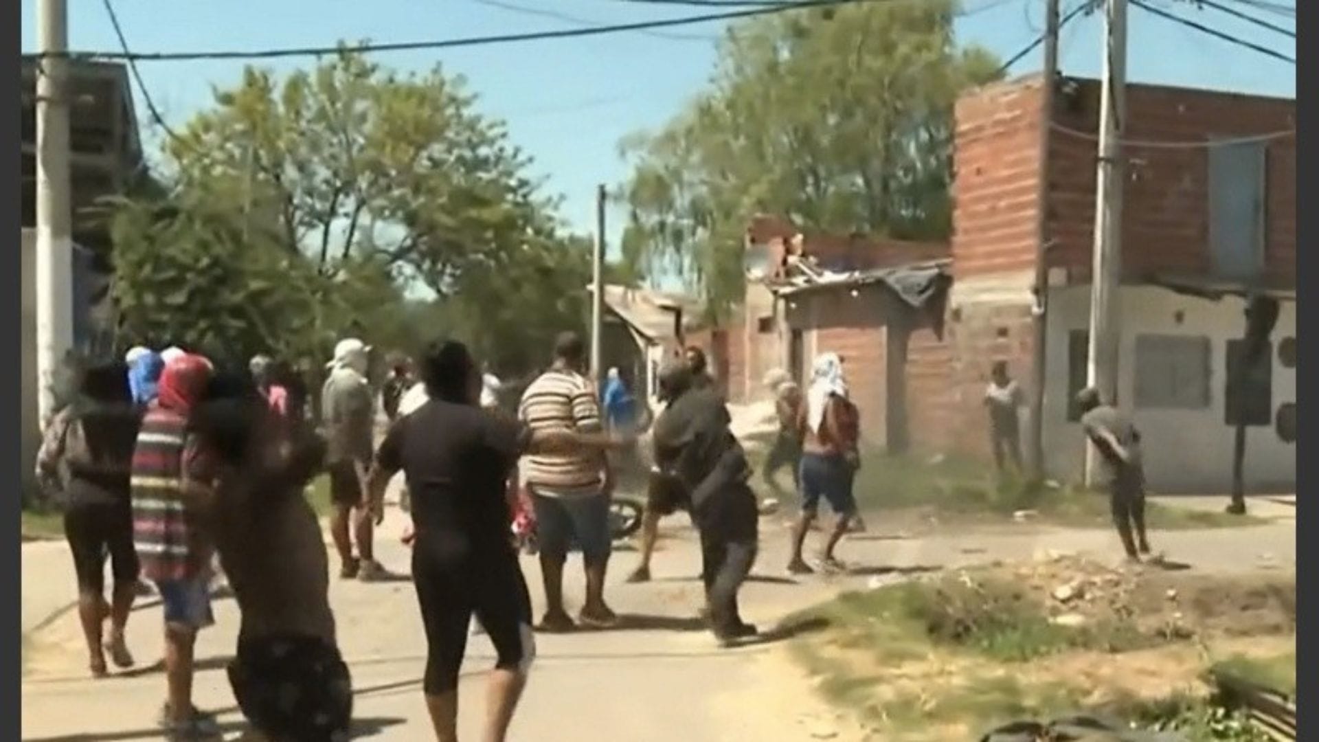 Rosario: Vecinos de menor de 11 años asesinado atacaron la vivienda del presunto culpable