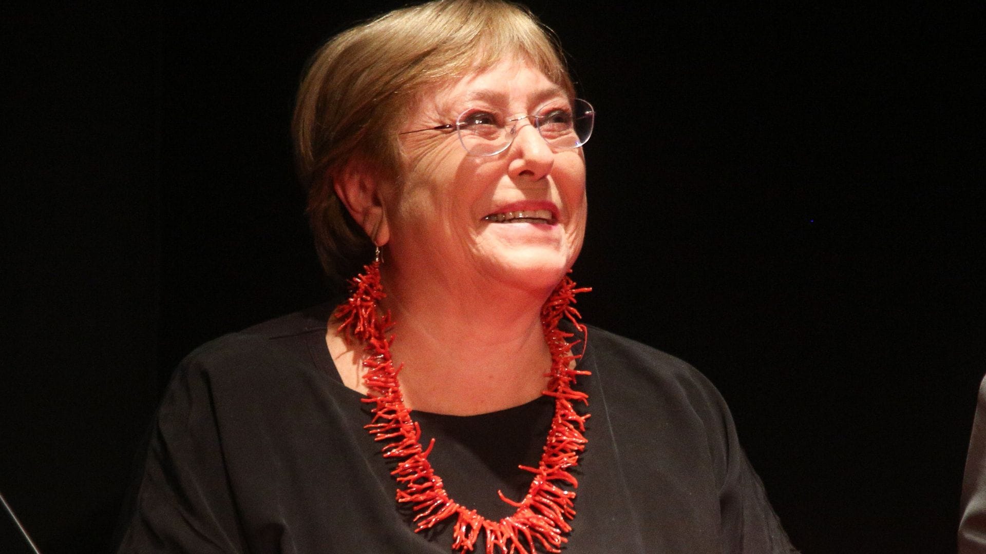 Tras denuncia de Compagnon a Dávalos por pensión alimenticia: Michelle Bachelet no se presentó a centro de mediación