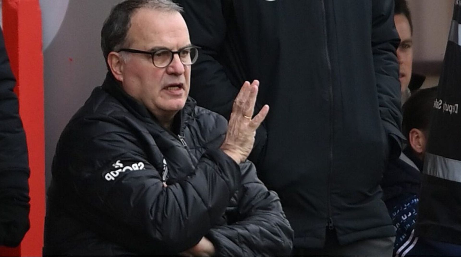 Histórico de la Selección Uruguaya le da con todo a Bielsa: “Suárez y Cavani se merecen que se les dé un trato diferente”