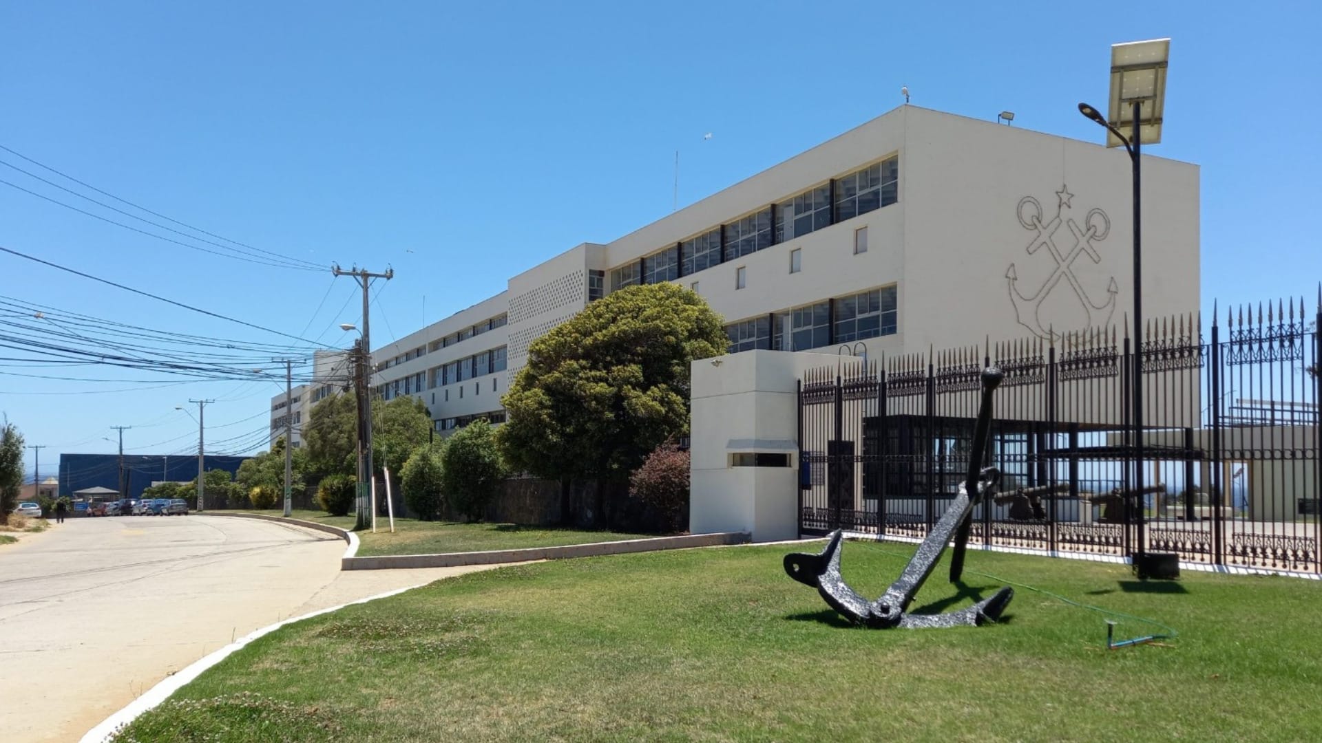 Aíslan Escuela Naval de Valparaíso por posible caso de meningitis