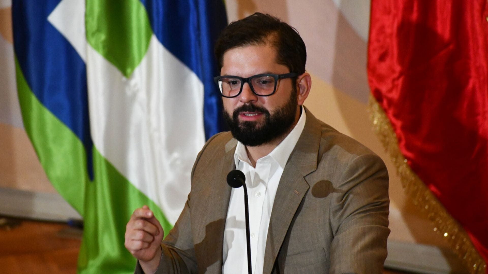 “Entiendo las palabras de dolor y rabia”: Boric responde a viuda del cabo Alex Salazar