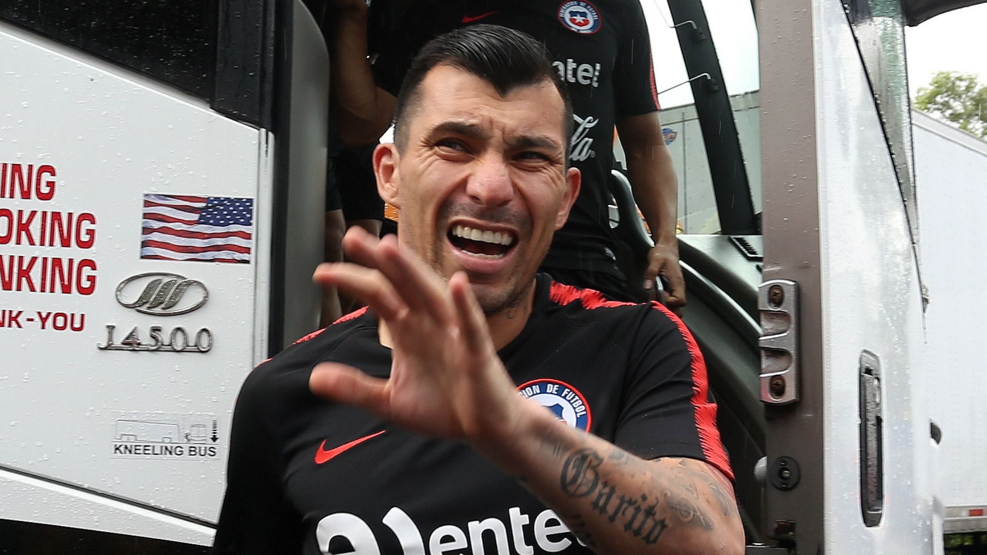 “¿Por qué me hablai como chora?”: Mamá de gemelos de Gary Medel revela audios de discusión por pensión alimenticia