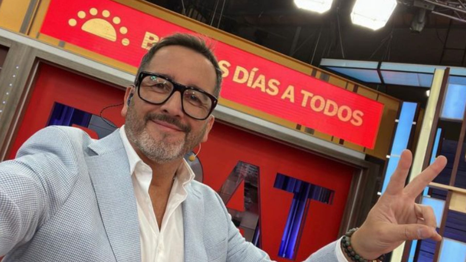 Eduardo Fuentes explica por qué Buenos Días a Todos no cubrió la polémica de Daniela Aránguiz y Jorge Valdivia