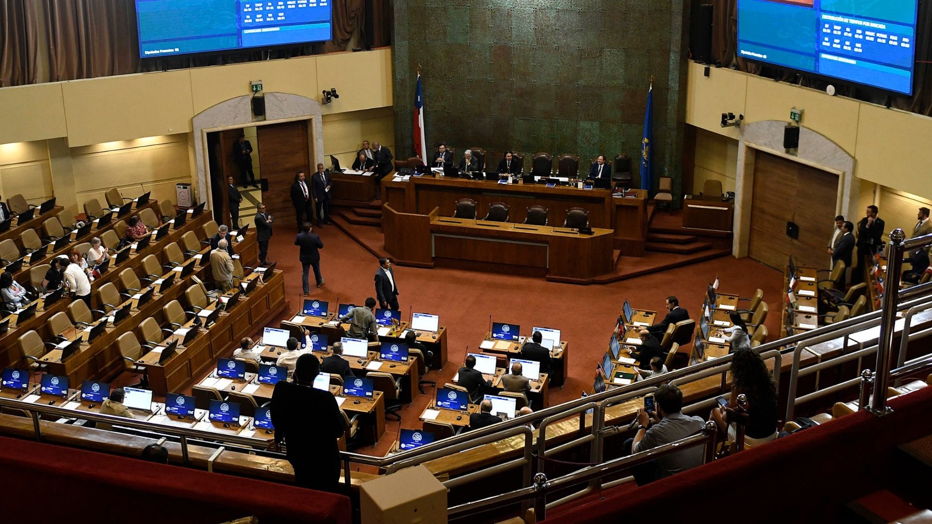 Funcionaria de la Cámara denuncia a diputado por acoso sexual y laboral: Revelan falla en protocolo