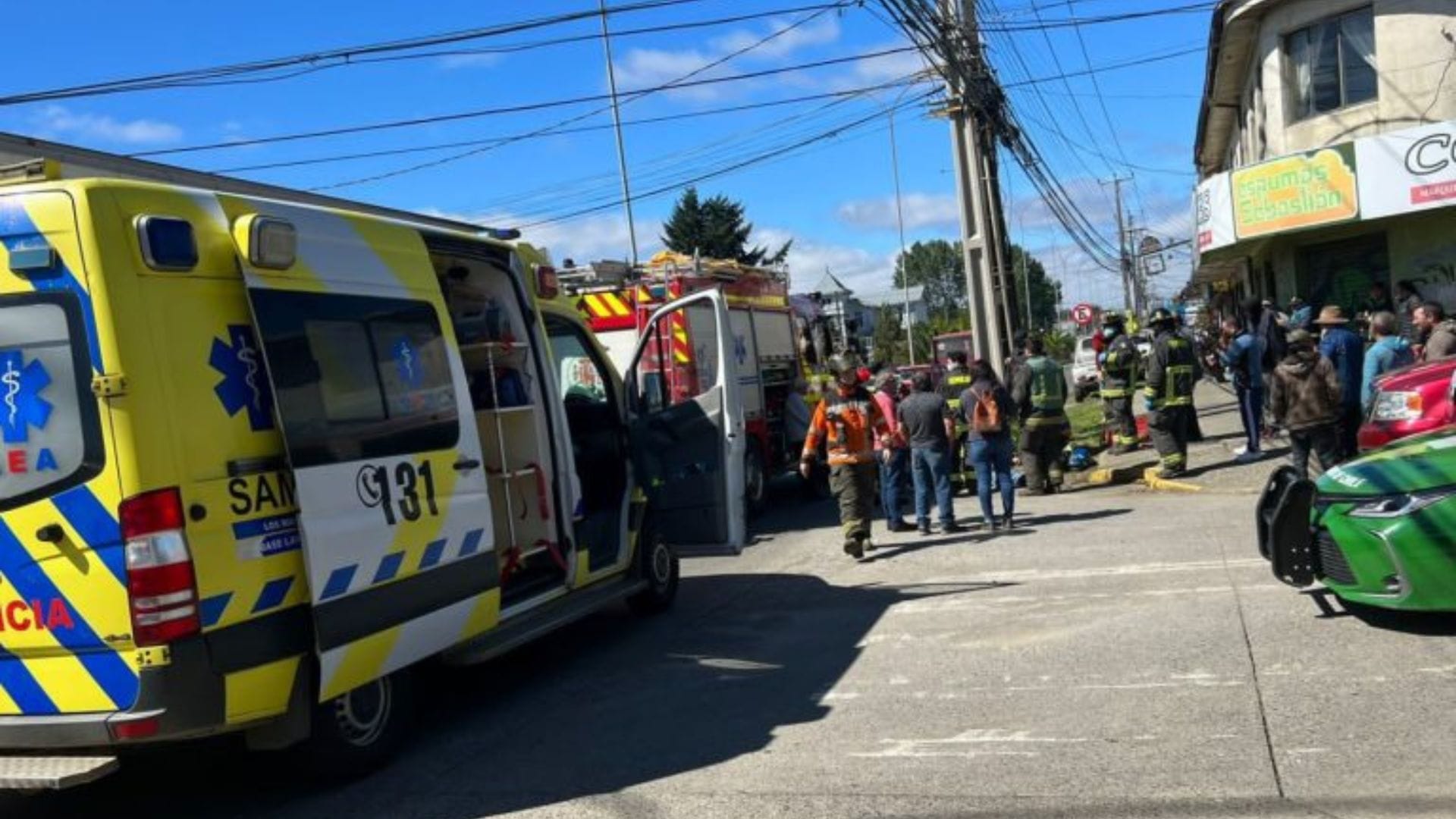 Se habría caído desde la vereda a la calle: Adulto mayor murió atropellado por camioneta en pleno centro de Valdivia
