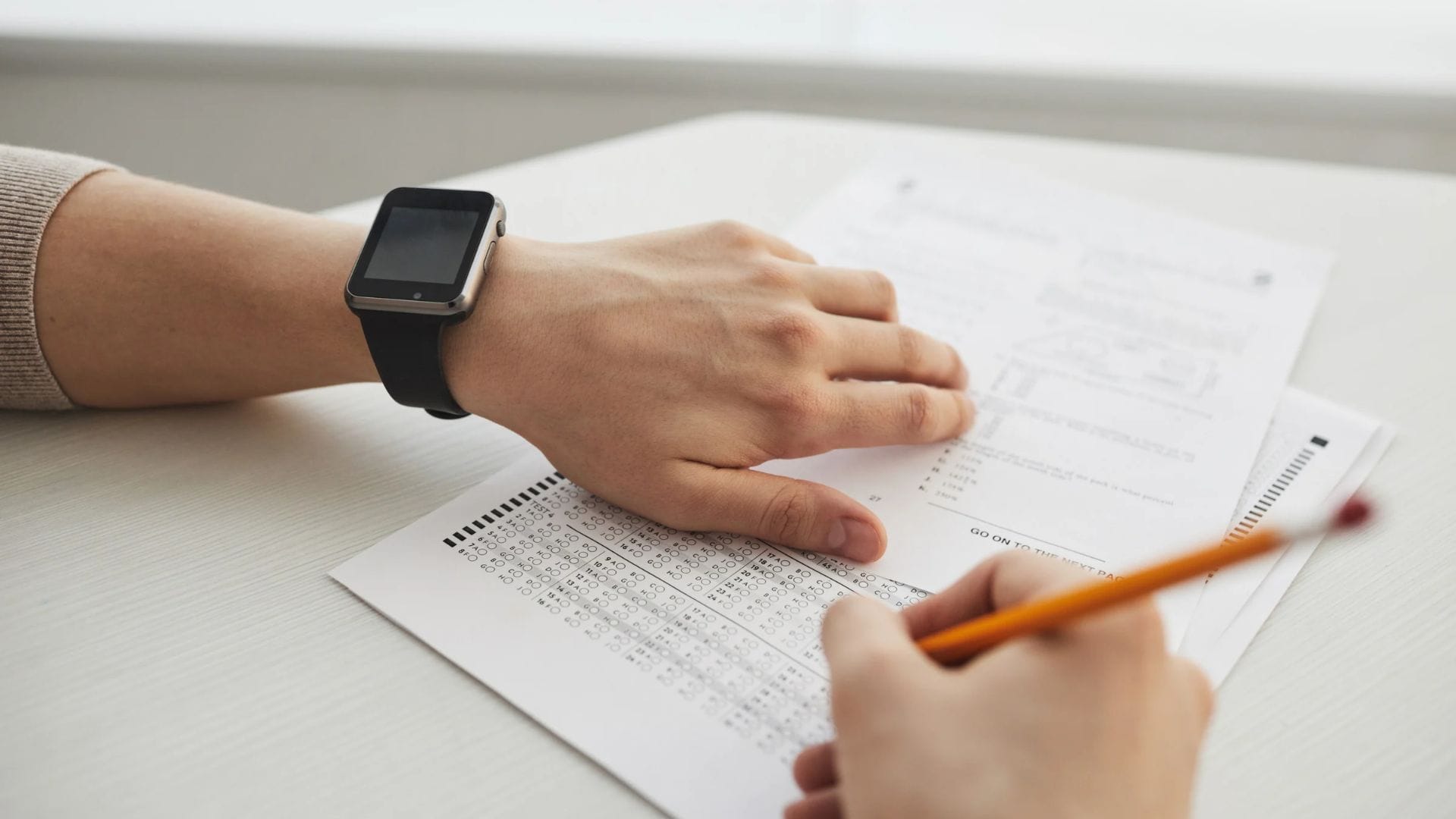 Denuncian negligencia de los profesores: Joven estudiante murió cuando rendía prueba de Economía en un instituto en Francia