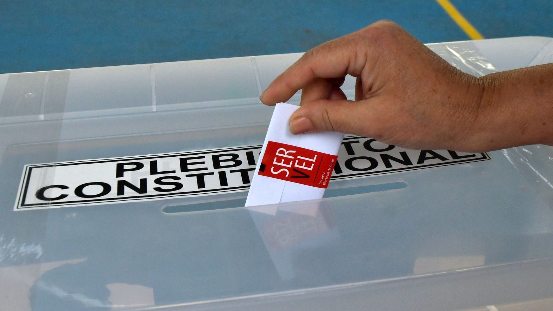 Desinterés en elecciones alcanza niveles históricos: Se impone opción “En Contra” de la nueva Constitución según Cadem