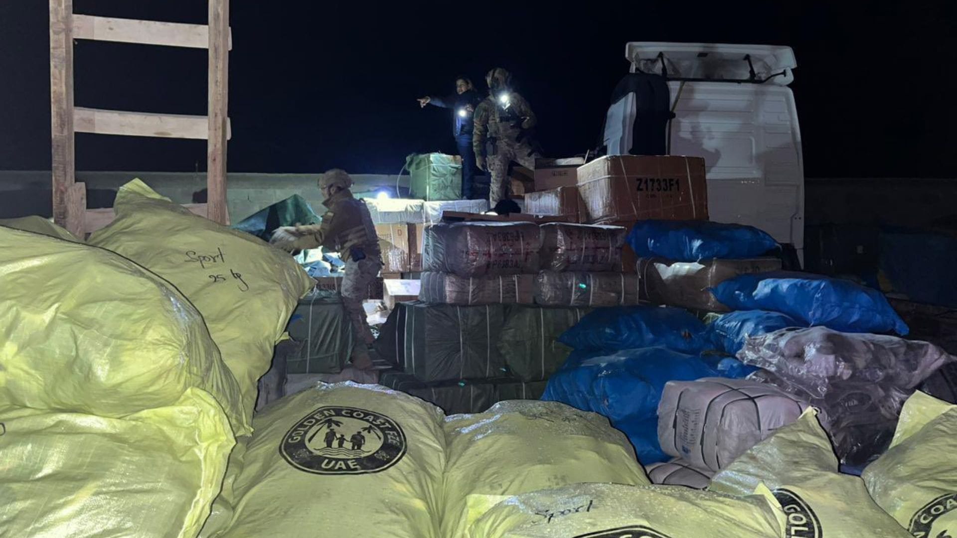Camiones con 170 rifles y 60 pistolas de aire comprimido fueron incautados tras ingresar irregularmente a Chile en Colchane