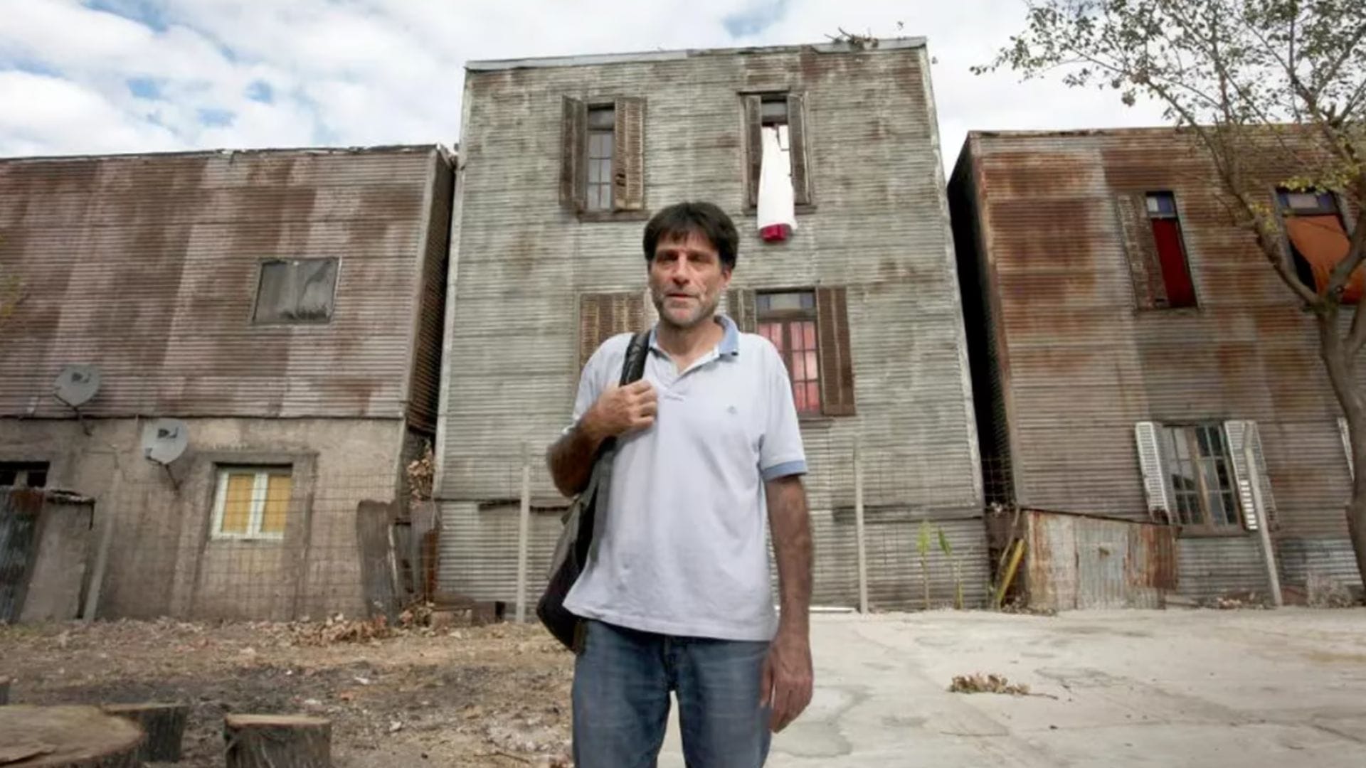 Francisco “Paco” Olveira: El sacerdote que lidera una huelga de hambre en apoyo a Cristina Fernández