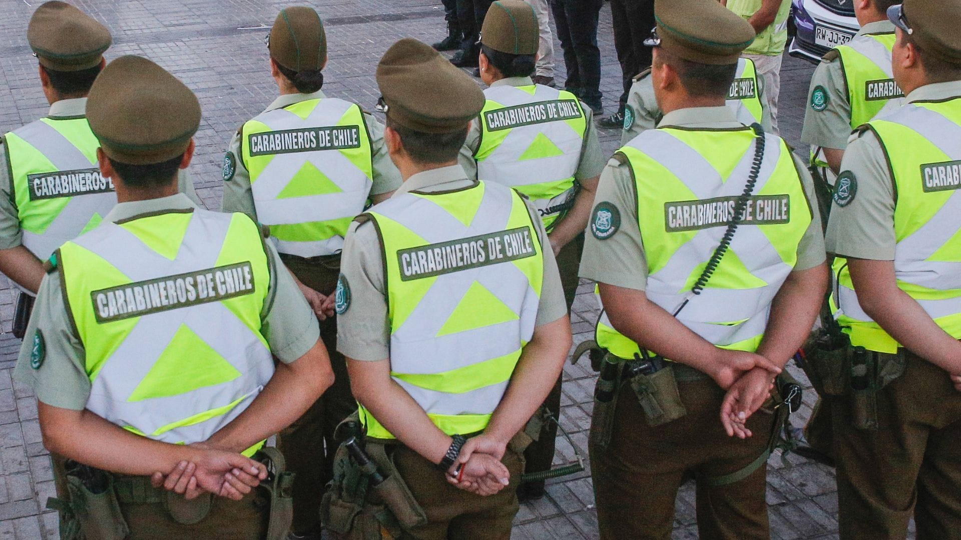 Le exigieron no denunciar: Tres carabineros condenados por romperle el brazo a ciudadano haitiano en Huechuraba