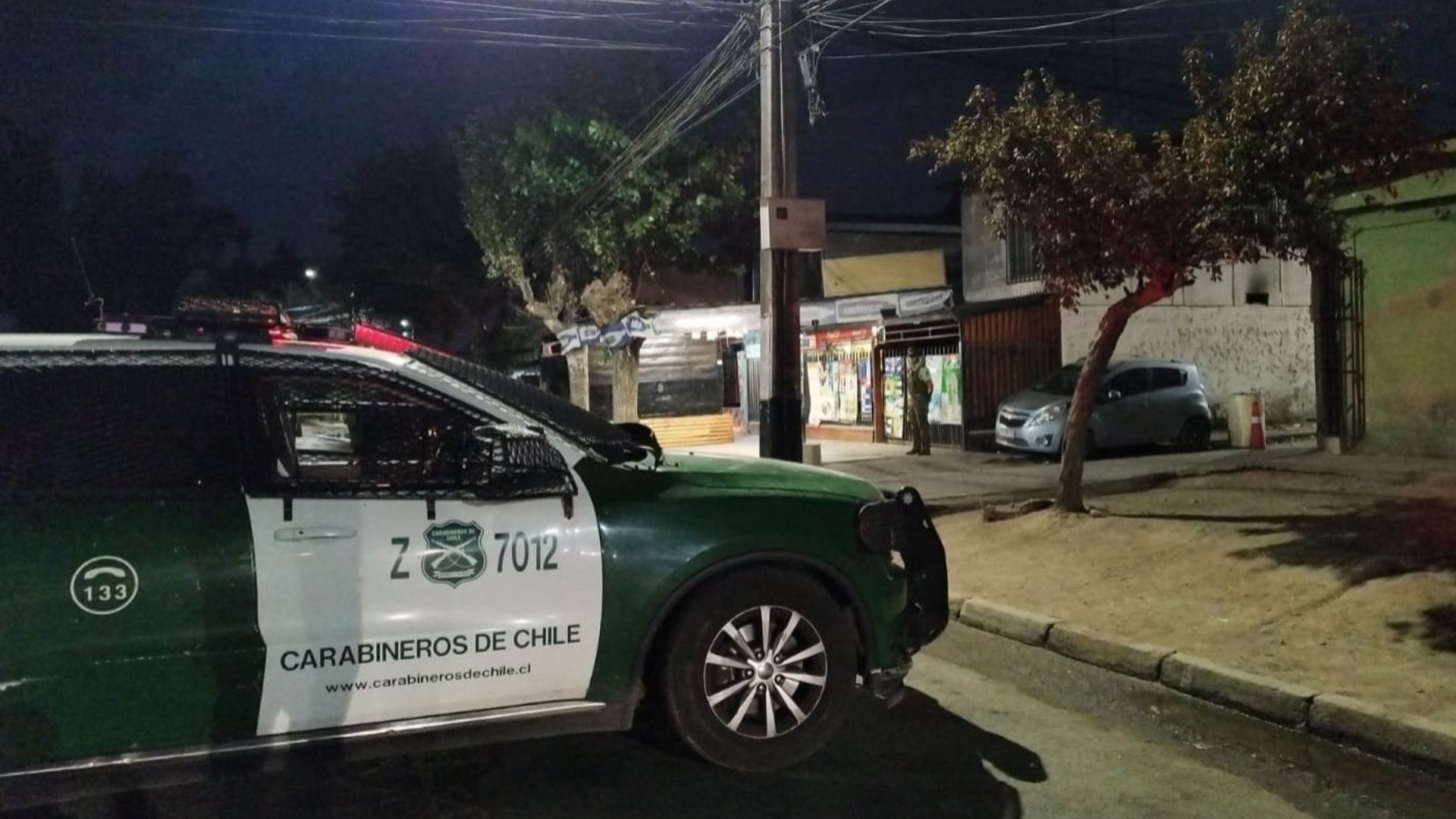 Un adolescente de 16 años fallecido y tres heridos por balacera en restaurante de comida rápida en Lo Prado