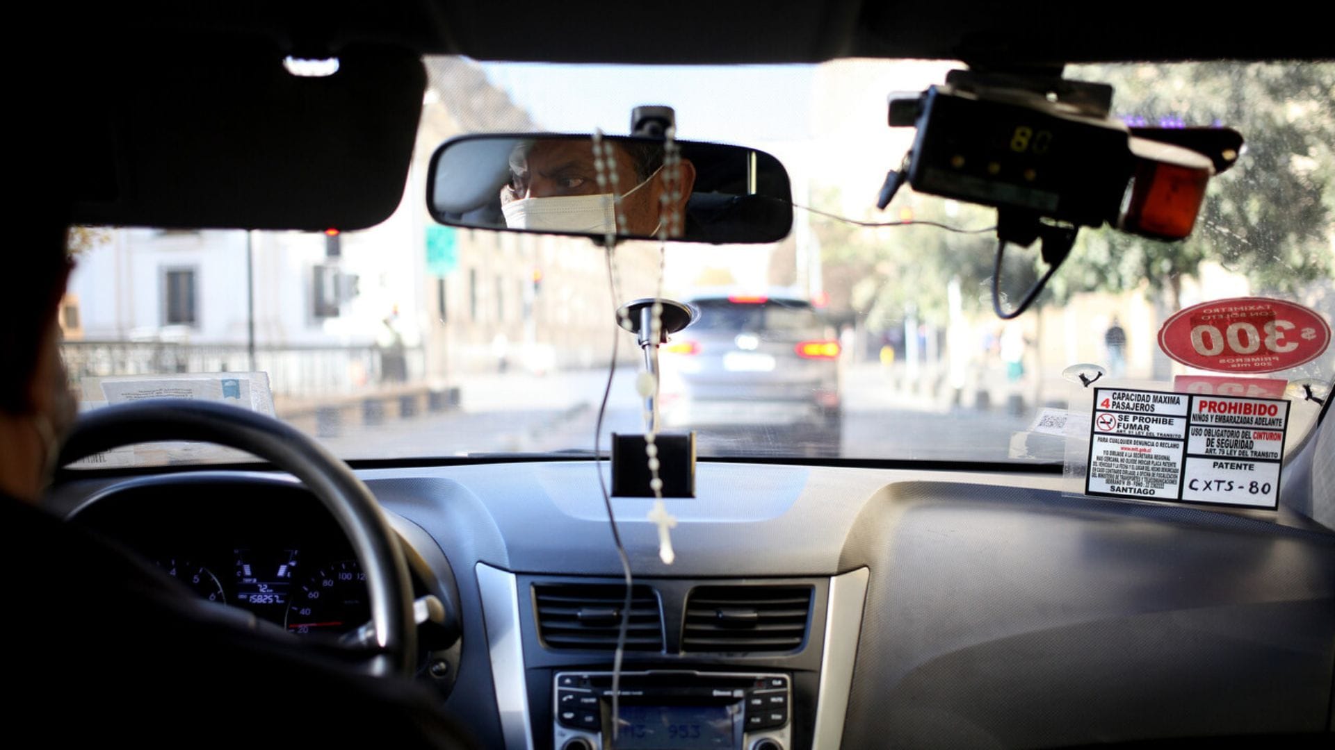 Concretó al menos dos robos con intimidación: Mujer fingía ser pasajera para asaltar a taxistas en la región de Los Ríos