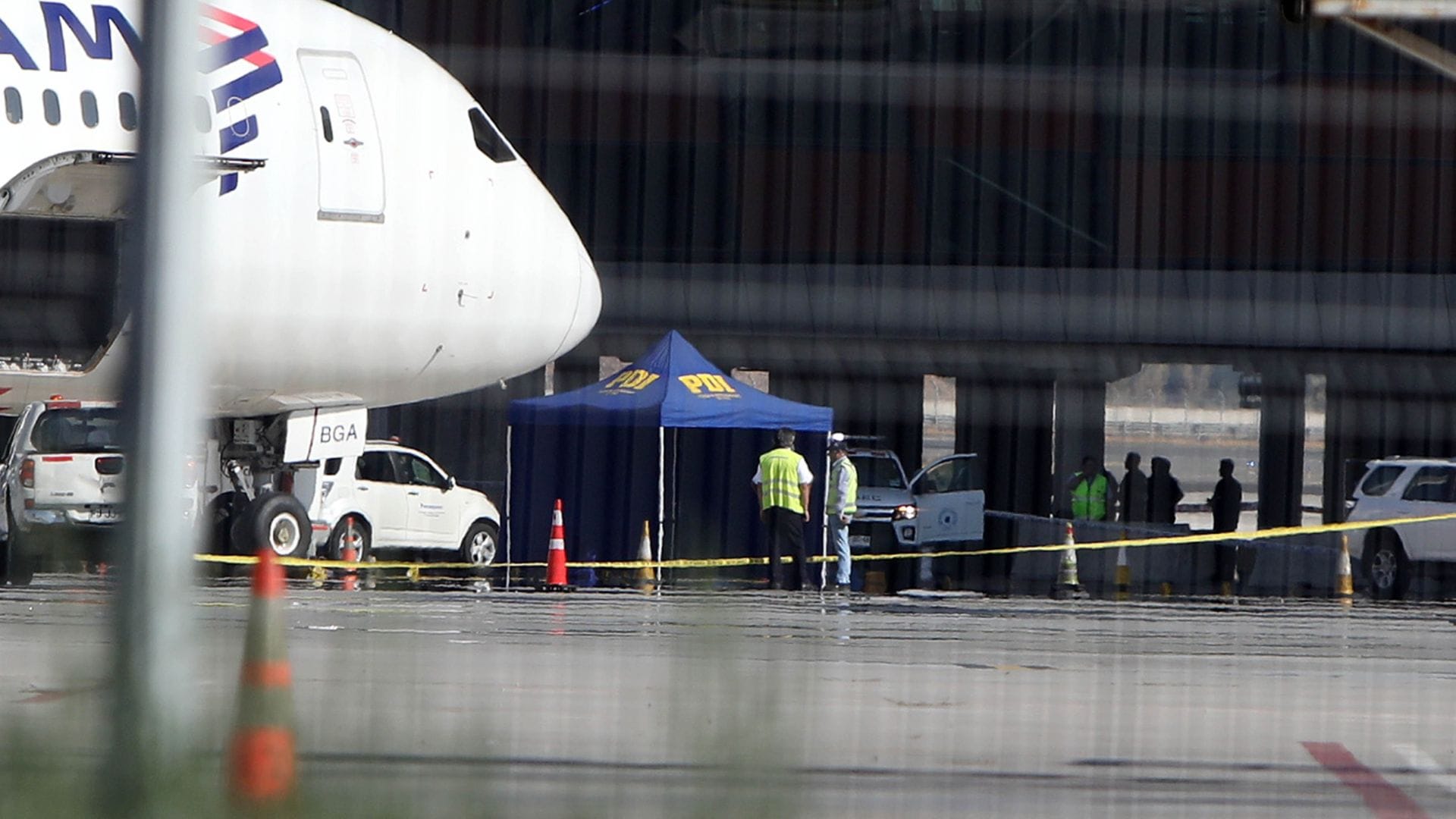 “Iban con absoluto empeño y planificación”: Así fue la dinámica del mortal asalto frustrado en el Aeropuerto de Santiago