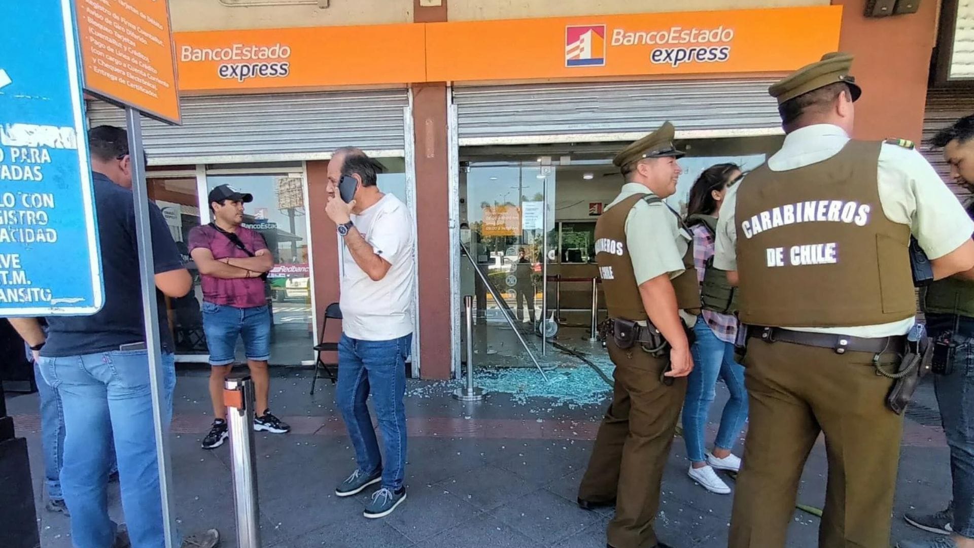 Frustran violento asalto a sucursal bancaria: Ocho encapuchados intentaron robar cajero automático en Maipú