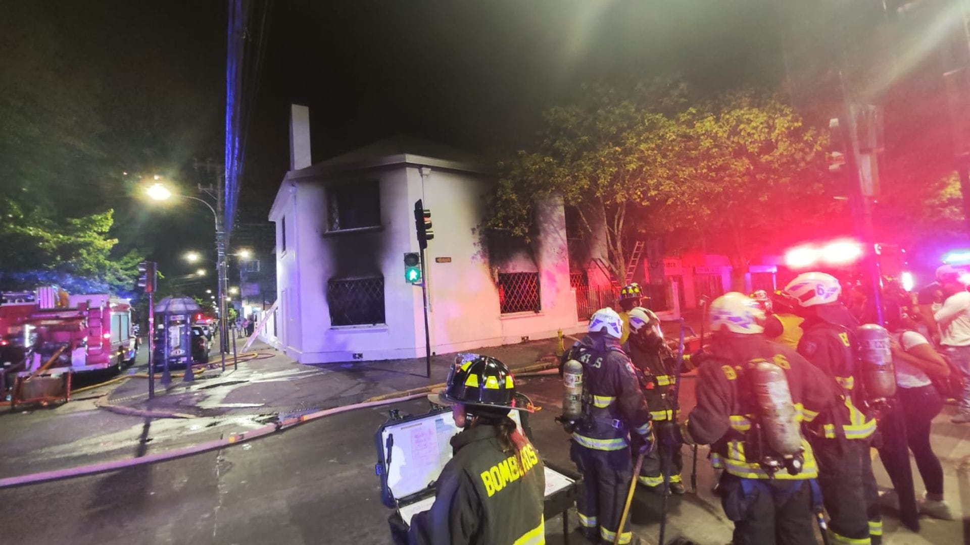 Incendio en residencia de Mejor Niñez en Concepción deja a un menor grave y a otro detenido