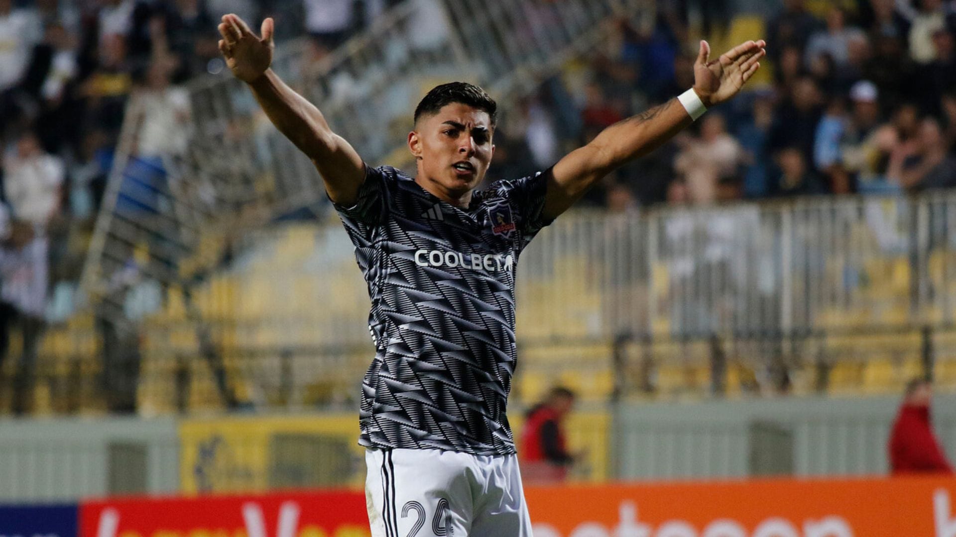 “Vamos a averiguar hasta las últimas consecuencias”: Colo Colo apartó del primer equipo a Jordhy Thompson